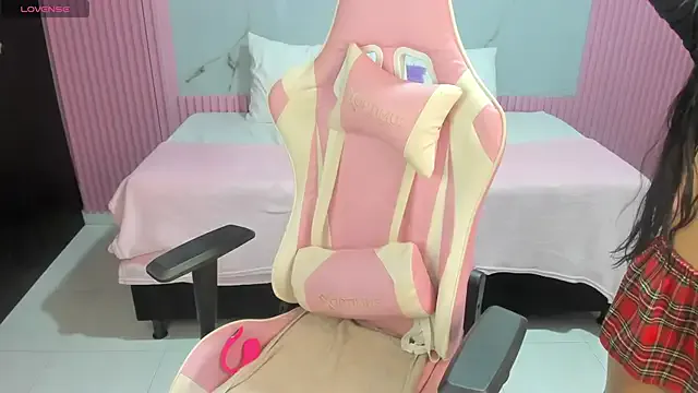 Yuli_16 on StripChat