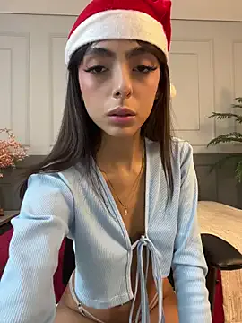 ZaraLuuv on StripChat